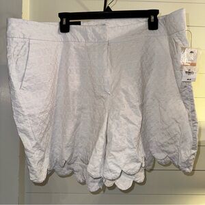 Crown &Ivy Chic White Scalloped Hem Women's Plus Size 24W Shorts